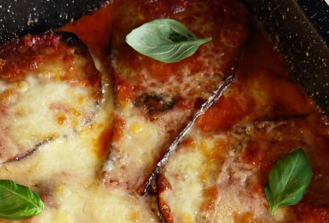Melanzane alla Parmigiana -  Rețeta de vinete gratinate în stil italian