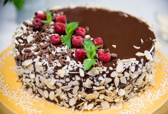 Desert tort cu glazura oglinda (mirror glaze)