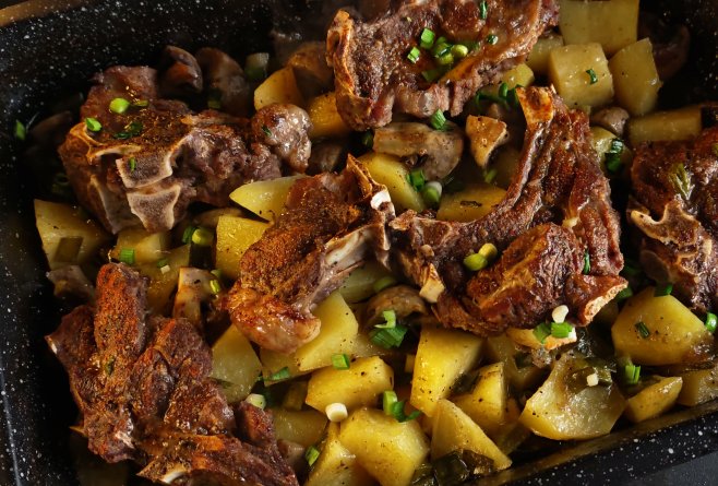 Friptură de miel cu legume - Rețeta savuroasă pentru Paște