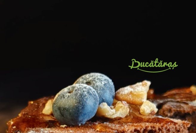 Pancakes cu ciocolată și afine - Desert irezistibil de gustos