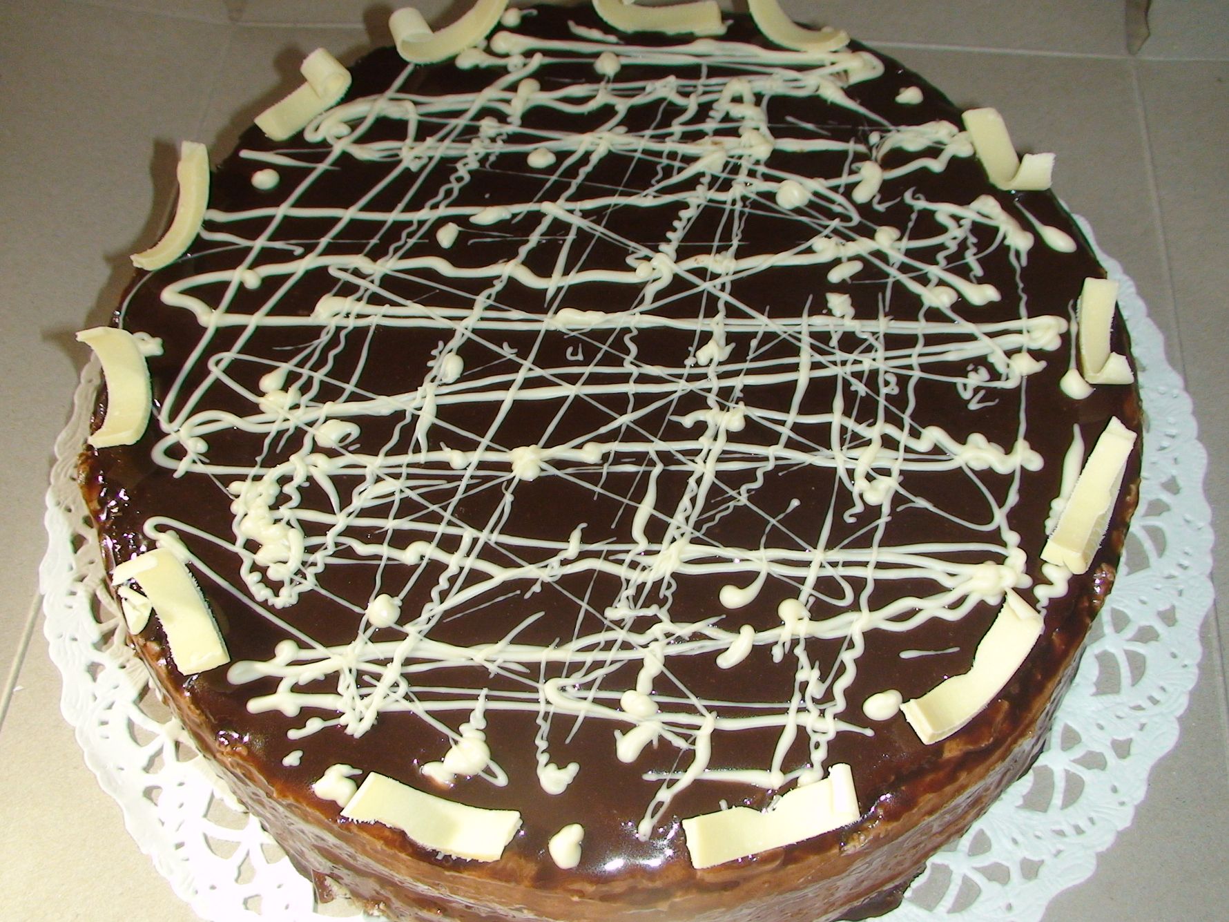 Tort cu crema ganache si visine