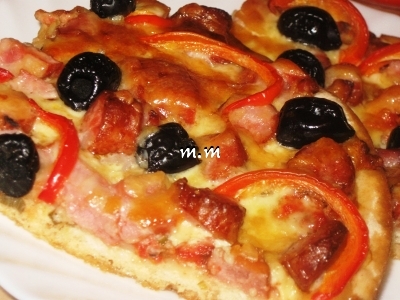 Pizza cu blat crocant