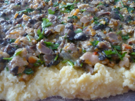 Rulada de cartofi cu carne tocata si ciuperci