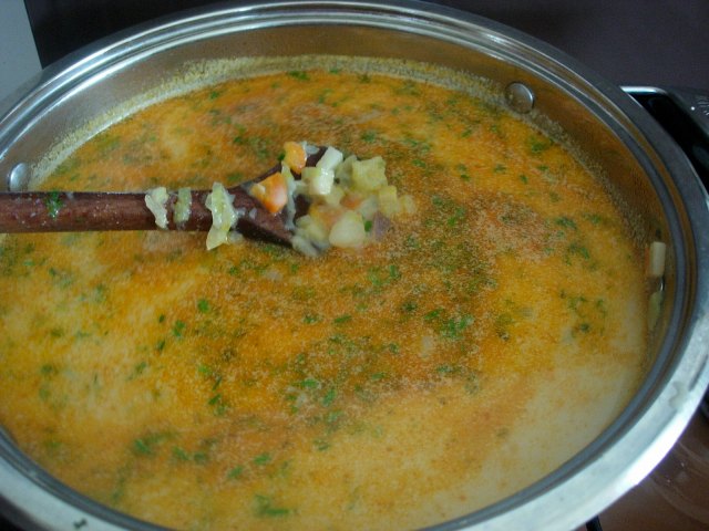 Ciorba de varza dulce, cu afumatura, reteta traditionala pentru o masa delicioasa si satioasa