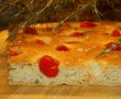 Focaccia alle erbe e pomodorini-1