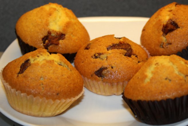 Muffins cu cocos si ciocolata