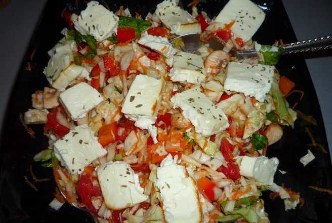 Salata de vara cu feta prajita