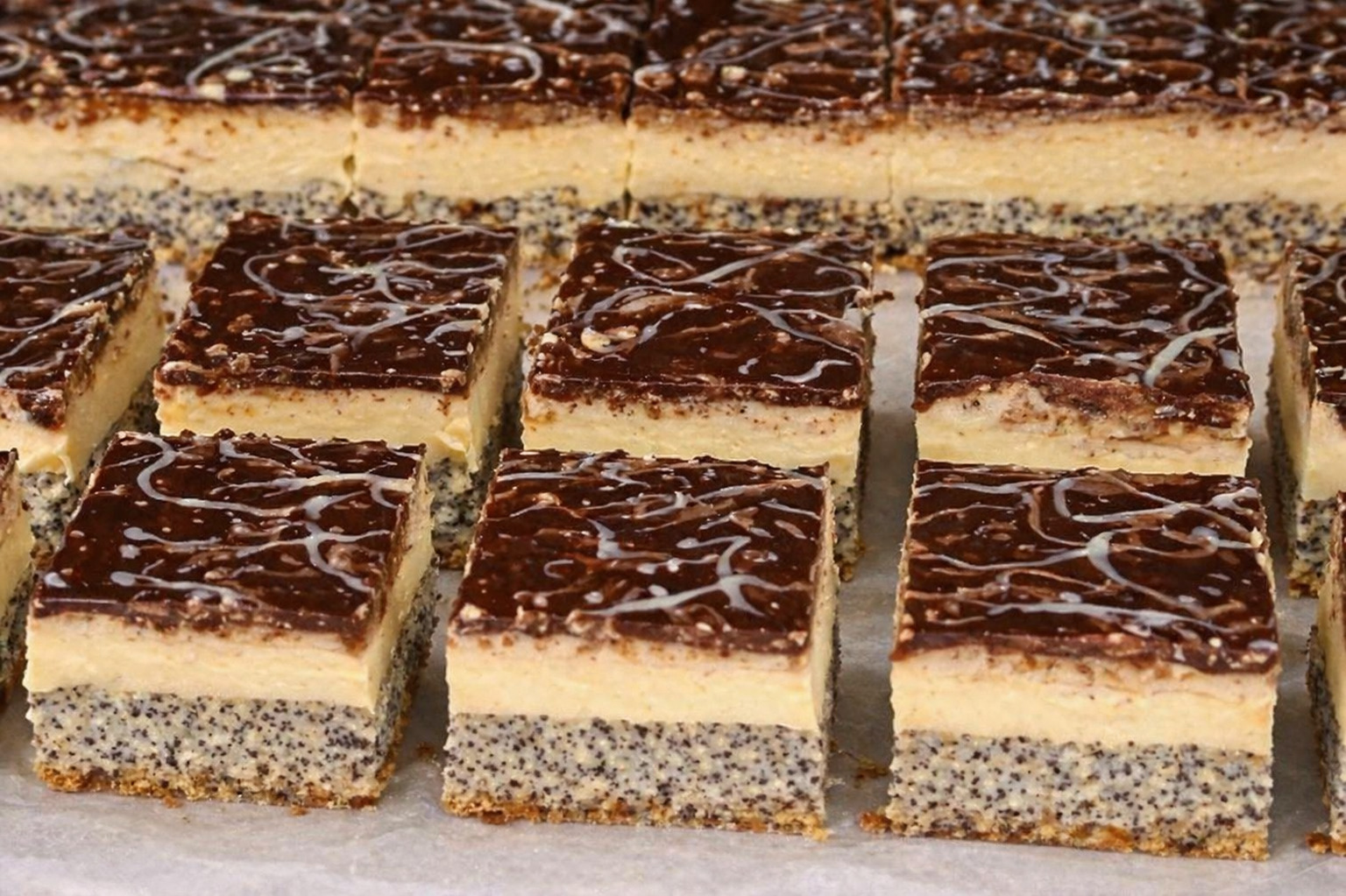 Desert prajitura cu mac si nuca de cocos