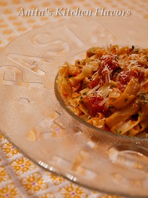 Tagliatelle con pomodoro e basilico