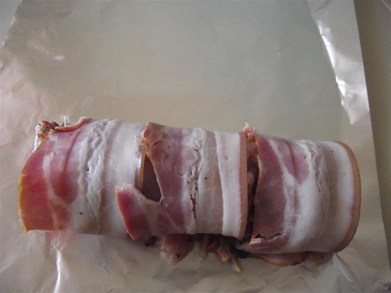 Rulouri din piept de pui cu bacon