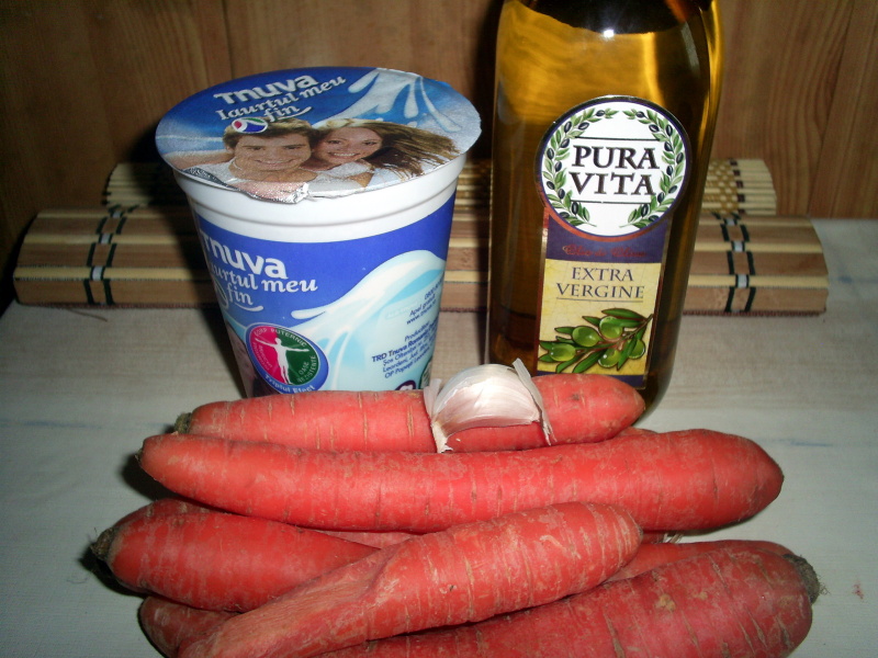 Salata turceasca cu morcovi si iaurt