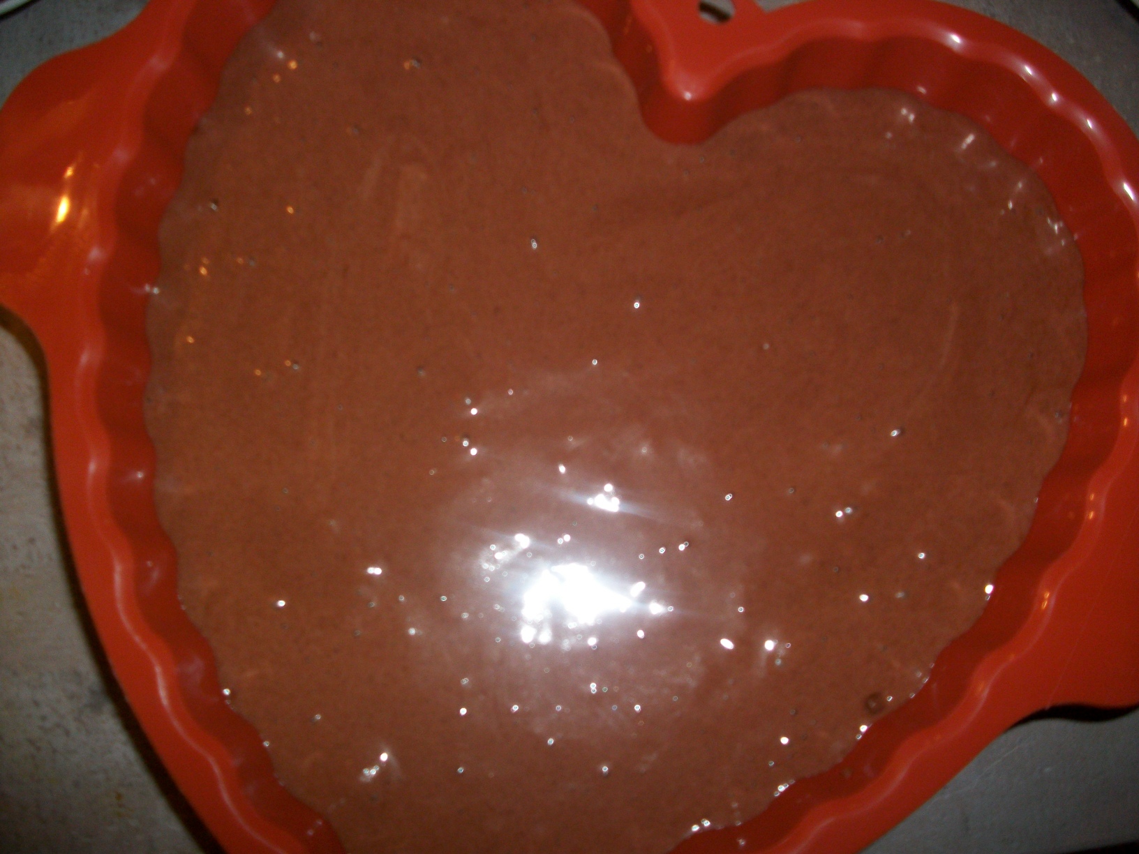 Tort inima de cacao cu cirese si crema de vanilie