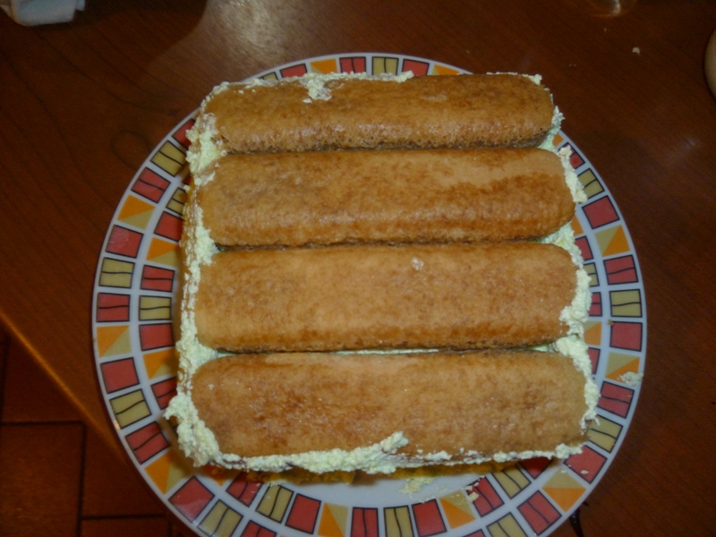 Desert cu biscuiti cremosi in ciocolata