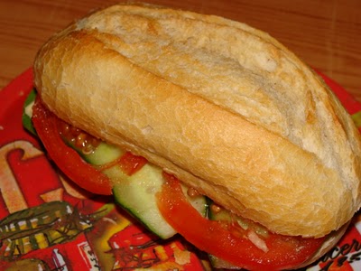 Sandwich cu de toate...dar nu multe calorii