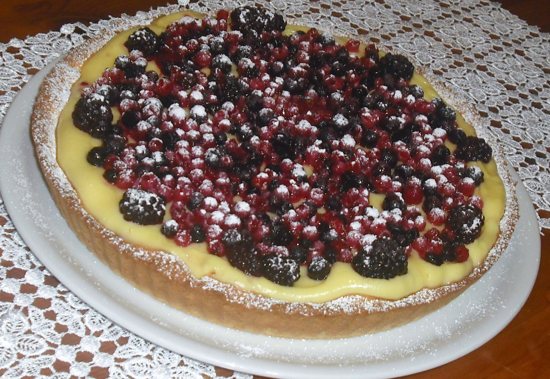 Tarta cu crema de vanilie si fructe de padure