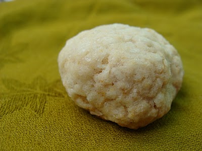 Biscuiti cu aroma de migdale