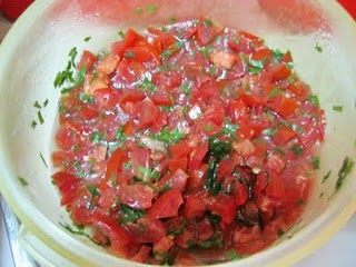 Bruschetta con pomodoro e aglio selvatico