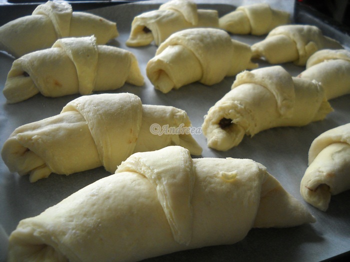 Croissante cu ciocolata