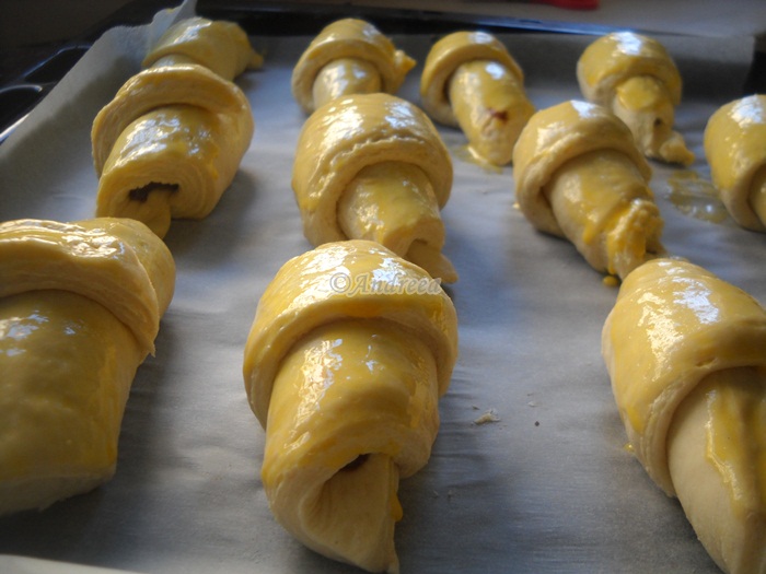 Croissante cu ciocolata