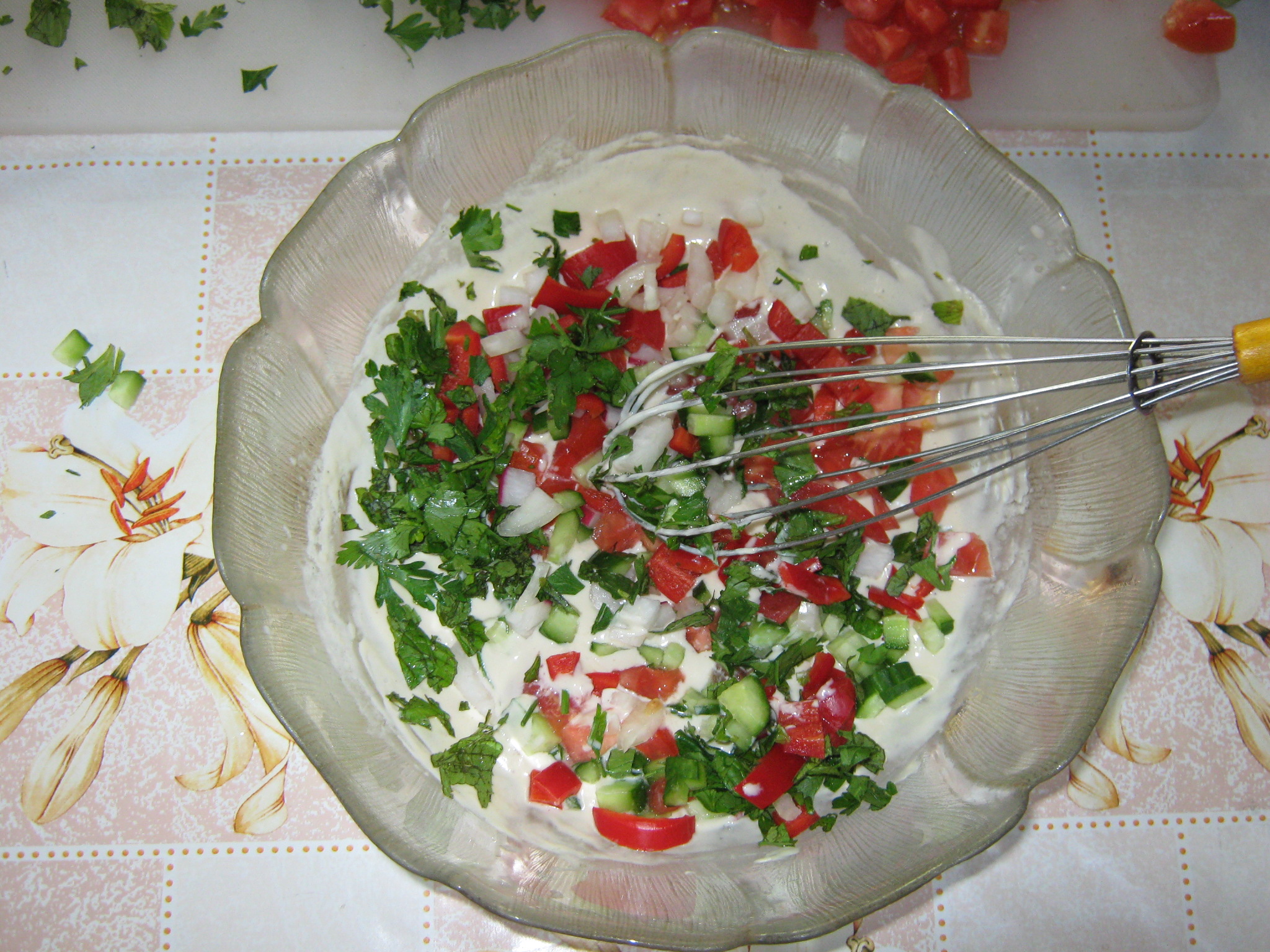 Salata mixta cu pasta de susan- specifica tarilor arabe