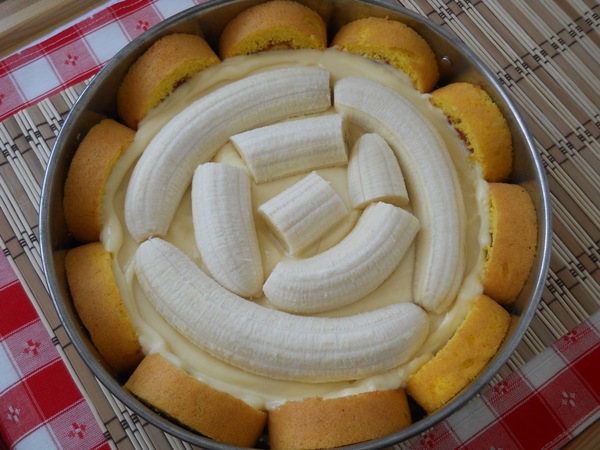 Banana roll cake