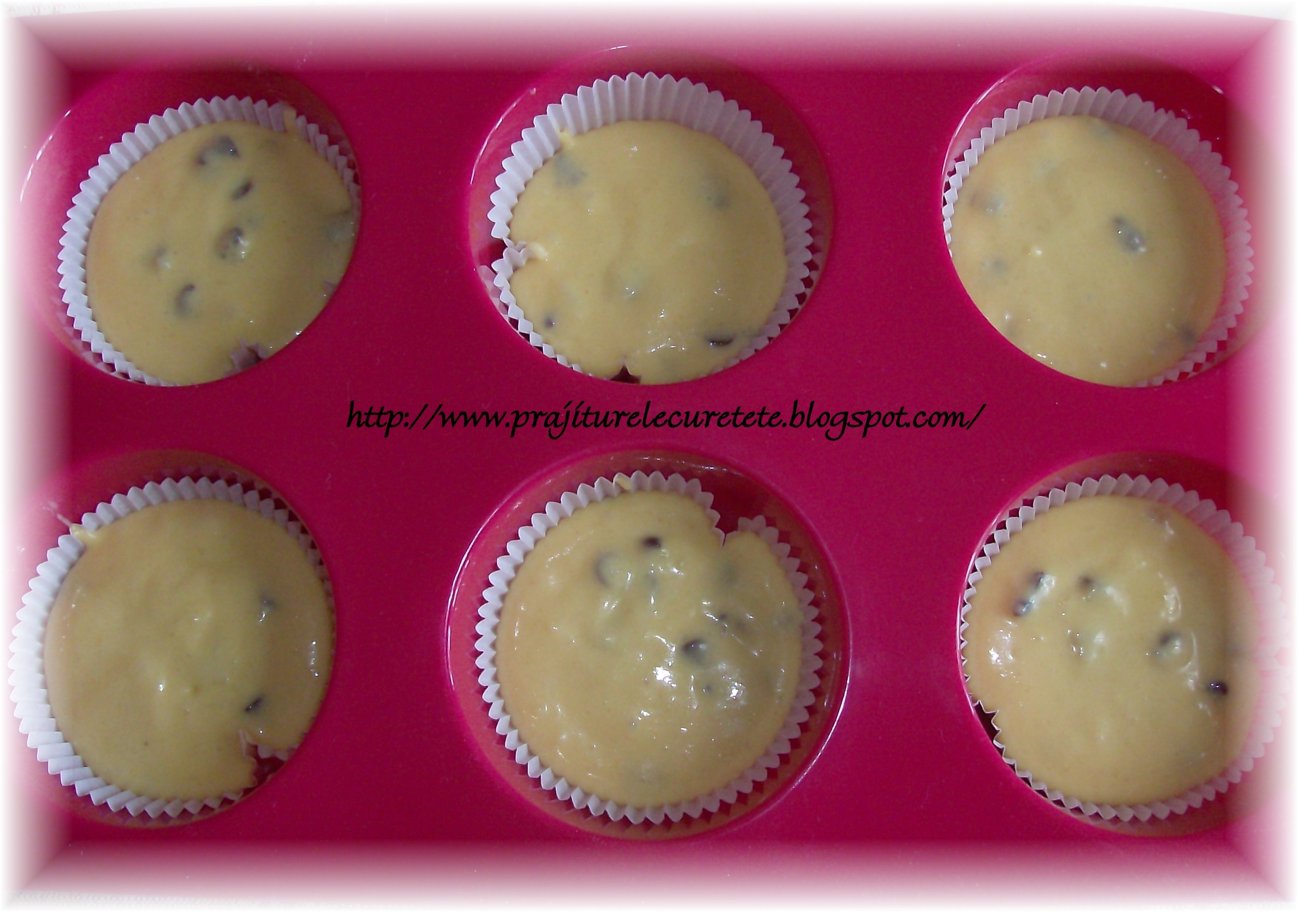 Muffins cu bucati de ciocolata