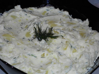 Salata calda de cartofi cu iaurt