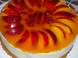 Cheesecake cu zmeura si nectarine