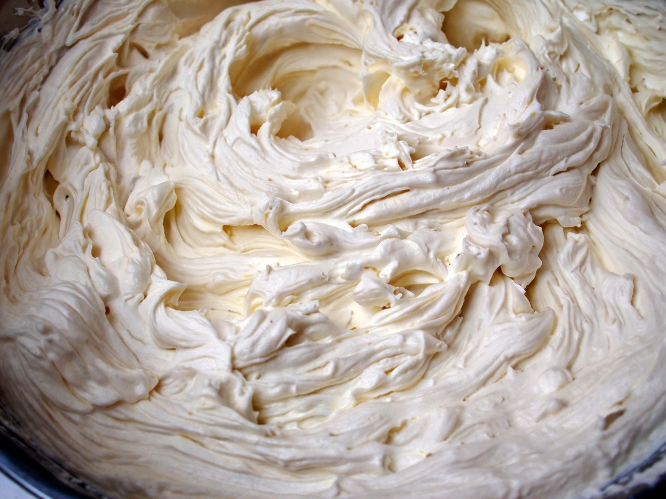 Desert prajitura cu crema de ciocolata alba