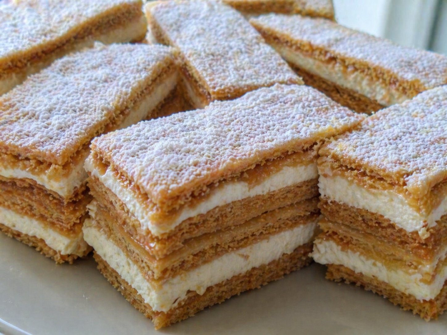 Prajitura cu foi de suc de rosii