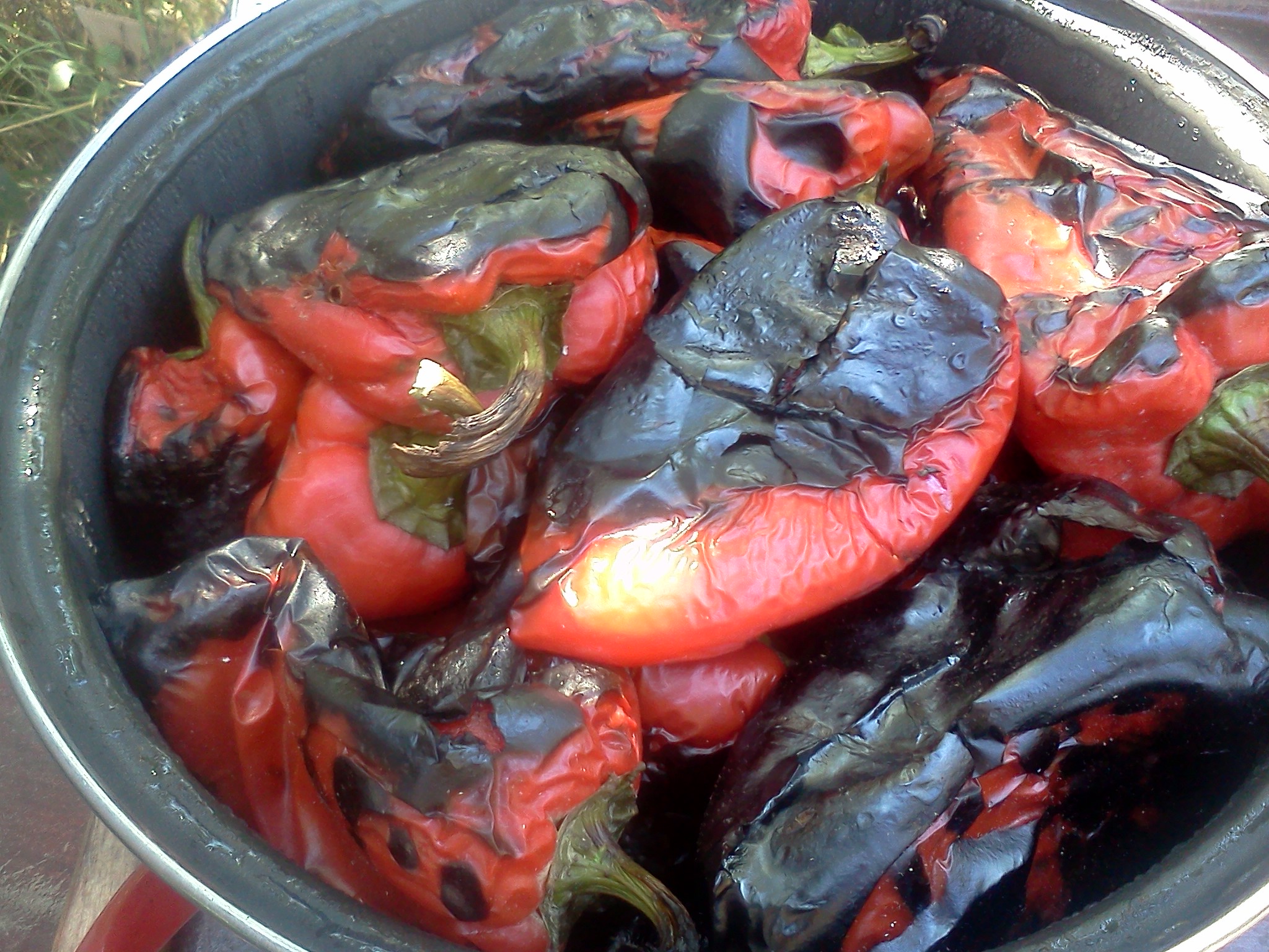 Salata de ardei copti in sos de rosii