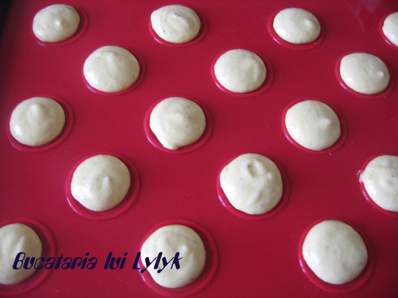 Macarons cu lamâie si mac