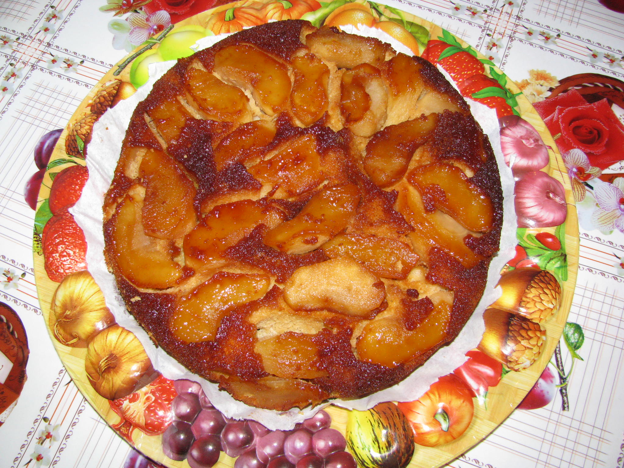 Tarta de fructe in caramel