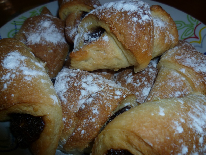 Croissant cu ciocolata, nuca si crema de alune