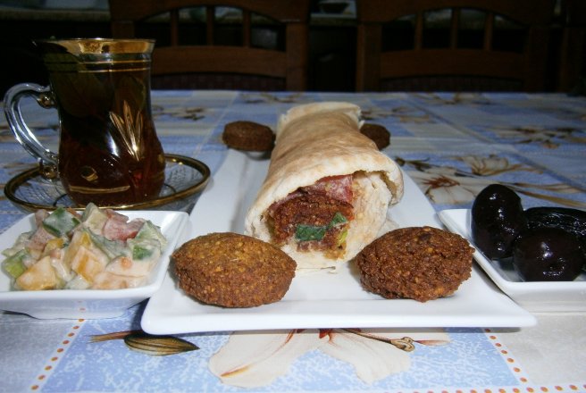 Sandvici cu falafel