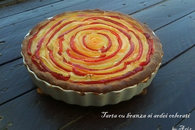 Tarta cu branza si ardei colorati