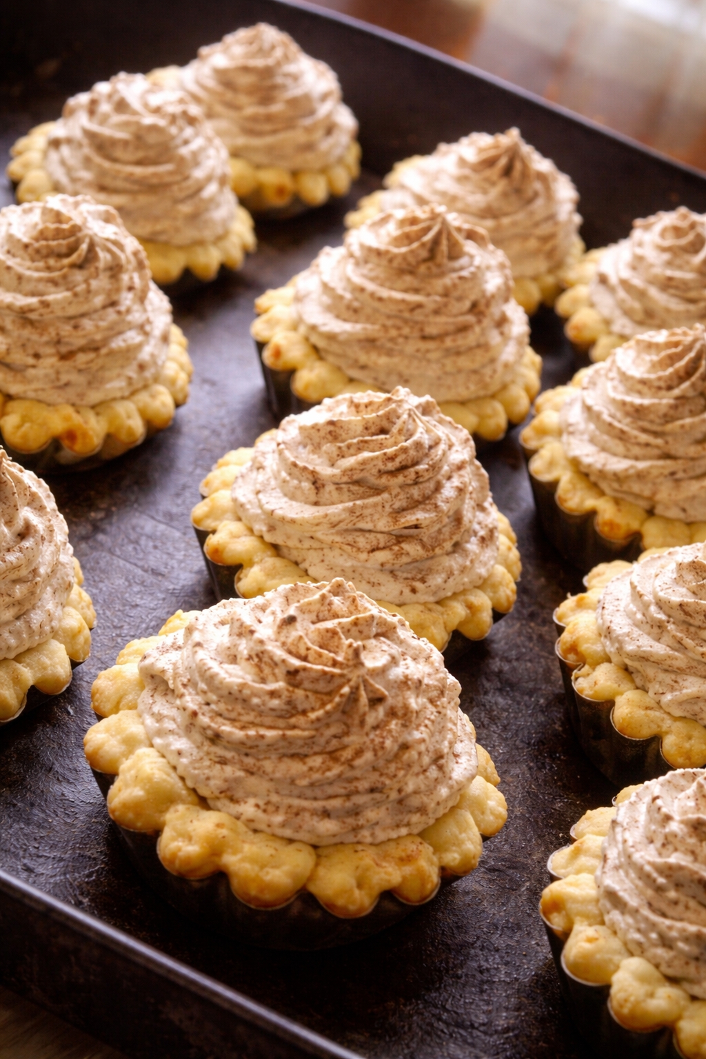 Cosulete fragede si gustoase cu nuca si gem