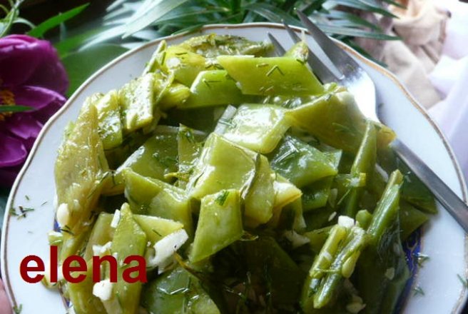 Salata de fasole verde lata