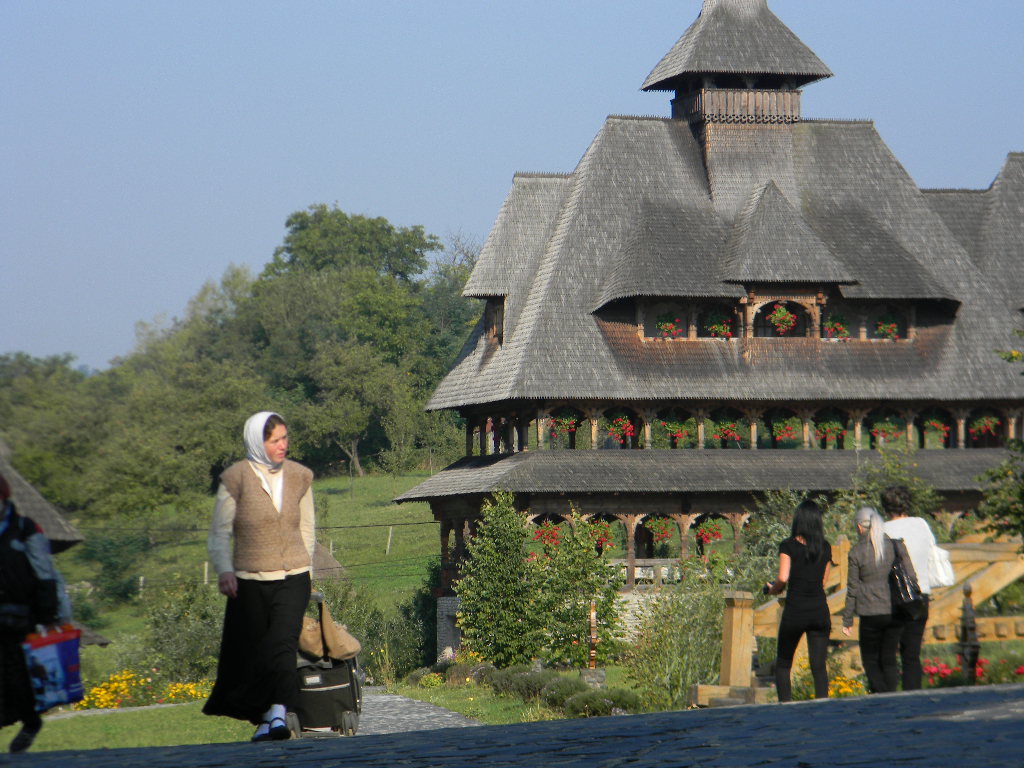 Maramures plai cu flori  - Manastirea Barsana