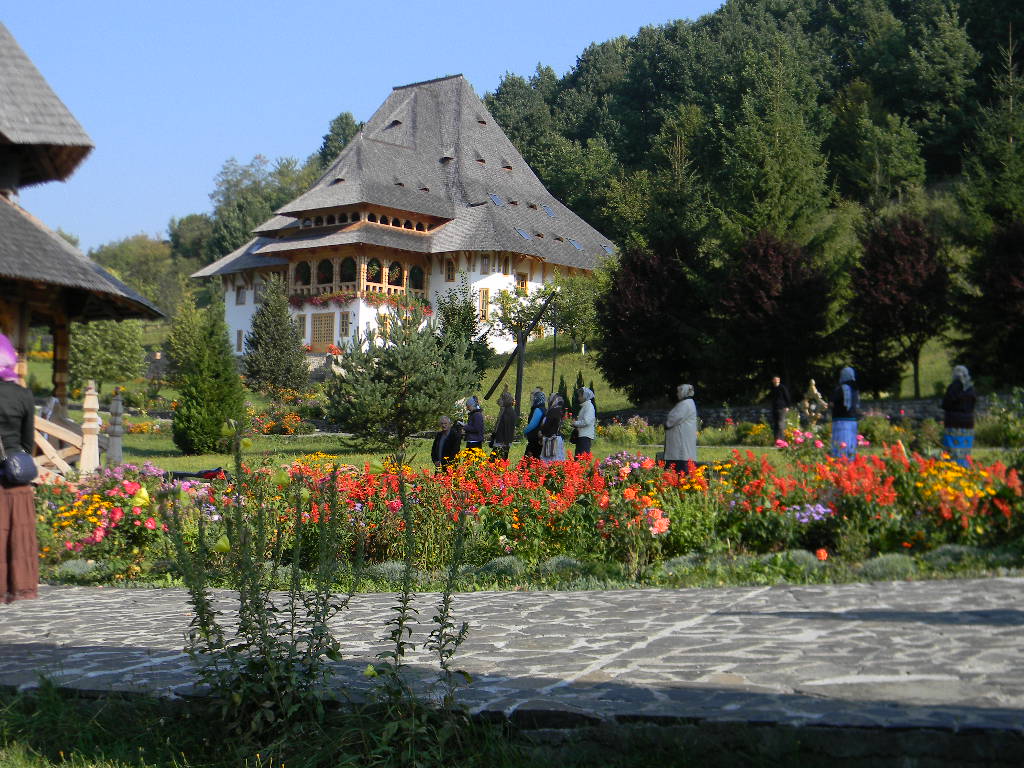 Maramures plai cu flori  - Manastirea Barsana