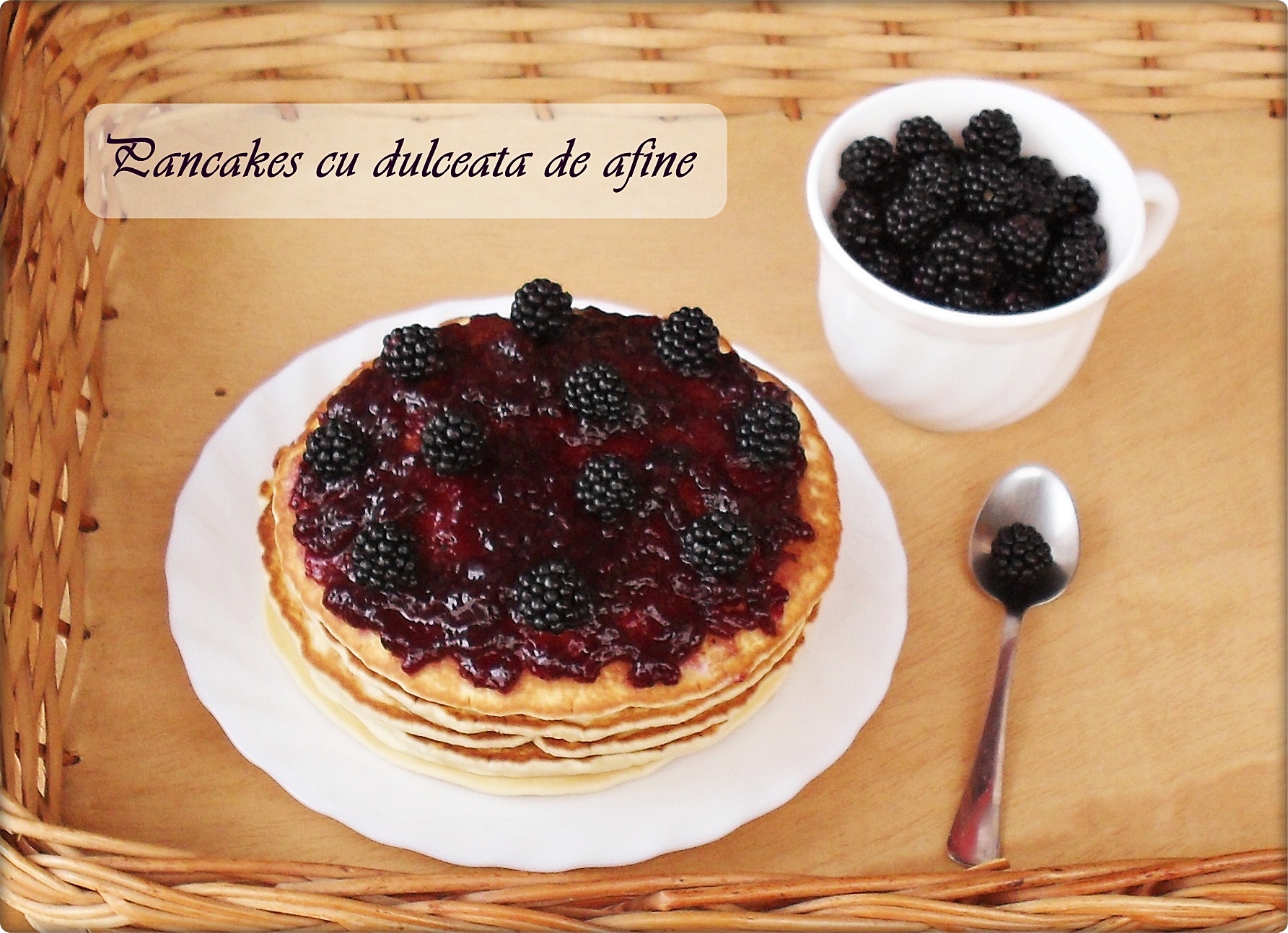 Pancakes cu dulceata de afine