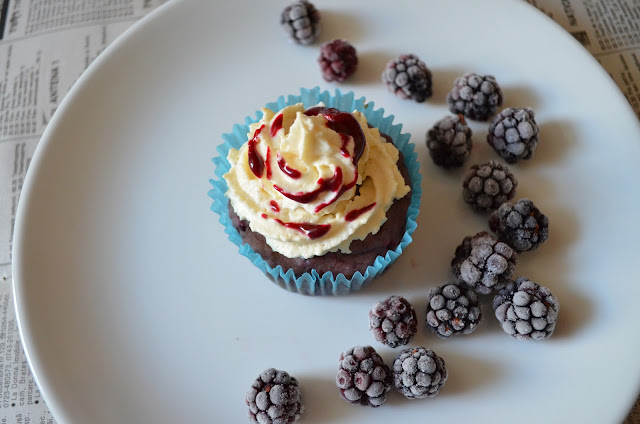 Blackberry cupcakes