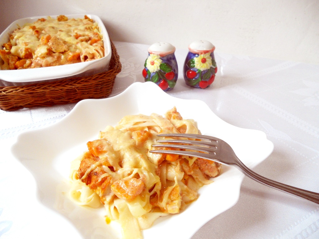 Tagliatelle cu pui la cuptor(Pasta al forno)