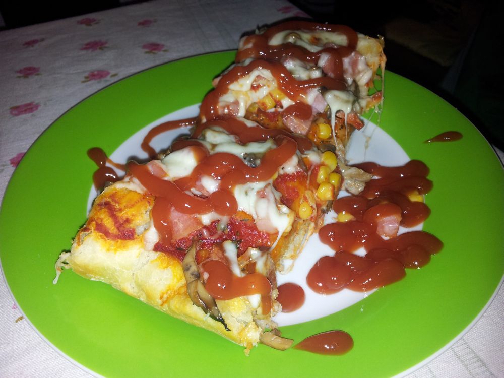 Pizza cu aluat pufos