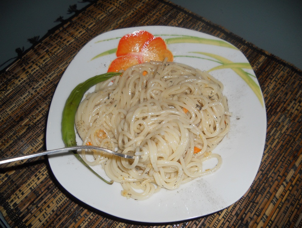 Spaghetti aglio,olio e peperoncino(spaghete cu usturoi,ulei si ardei iute)