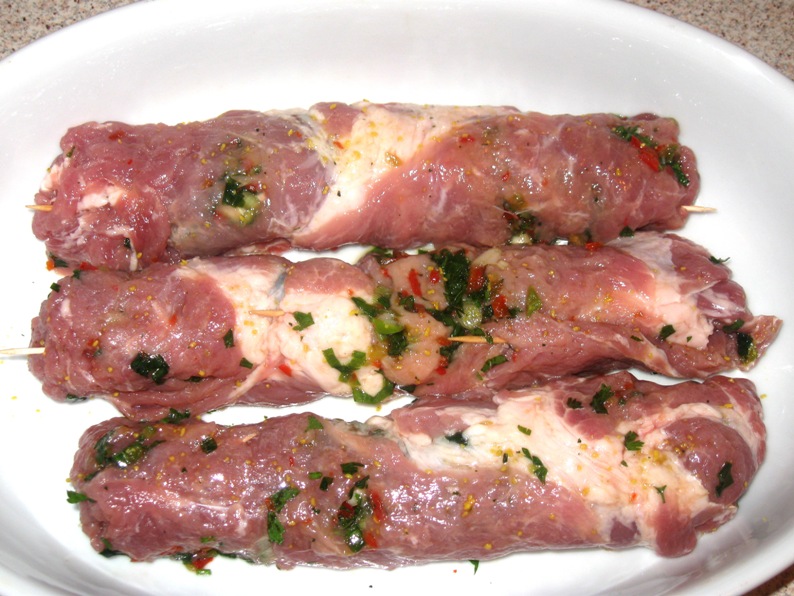 Rulada de porc in sos de rosii