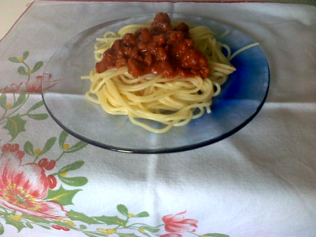 Spaghete cu sos Ragu