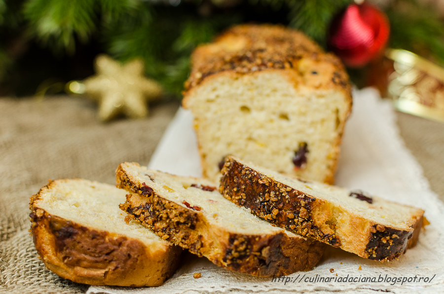 Panettone cu migdale caramelizate