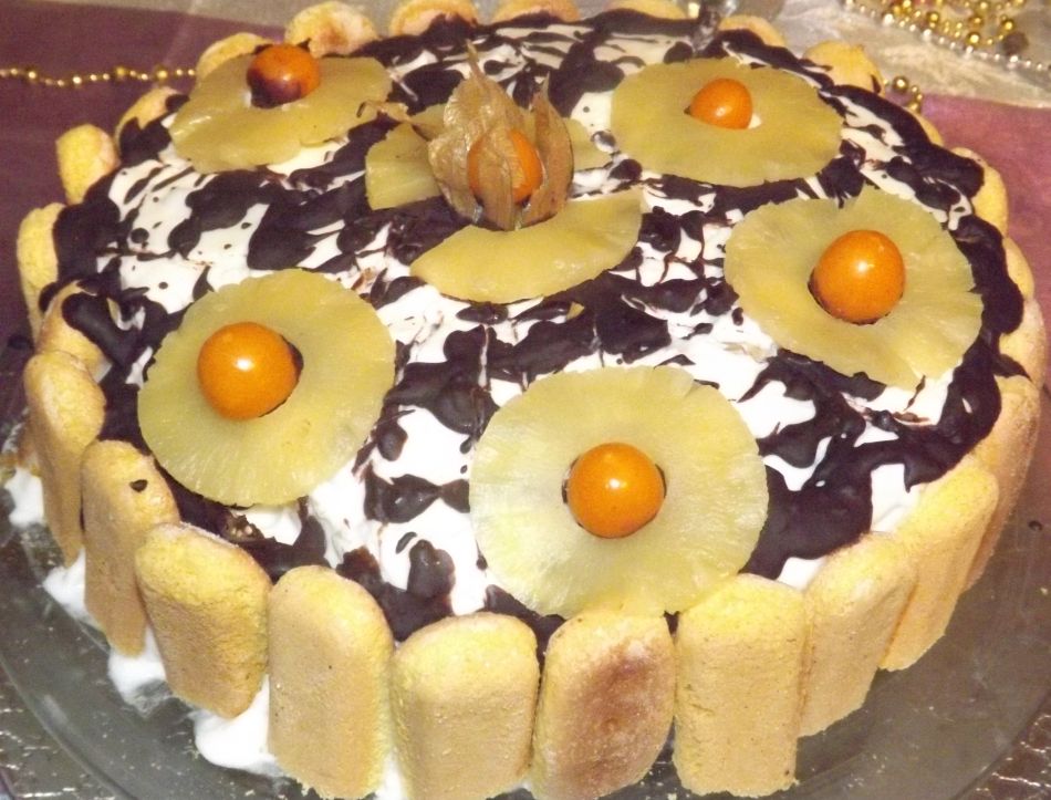 Tort cu ananas, ciocolata si physalis