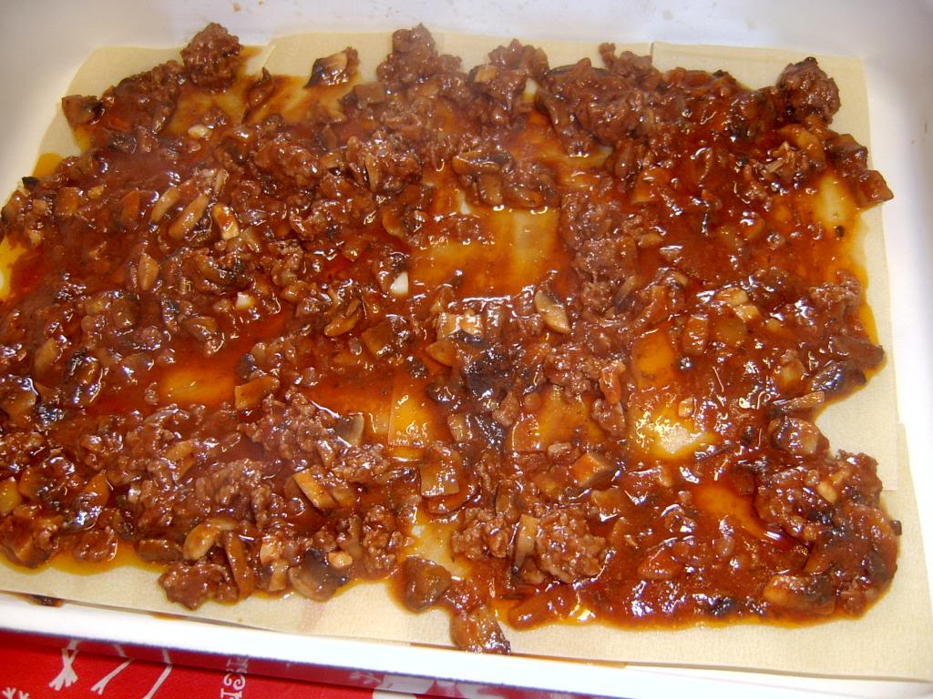 Lasagna cu carne si sos de rosii